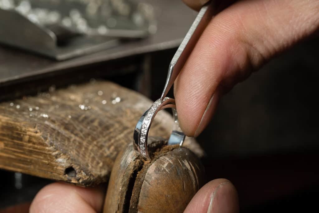 Craft,jewelery,making.,repairing,ring,by,inlaid,tight,gem.