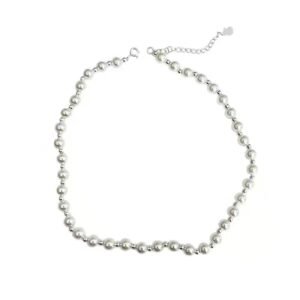 Pearl necklace choker