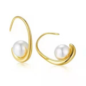 Natural freshwater pearl earring