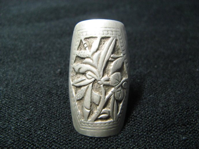 Ancient Chinese chisel flower ring image