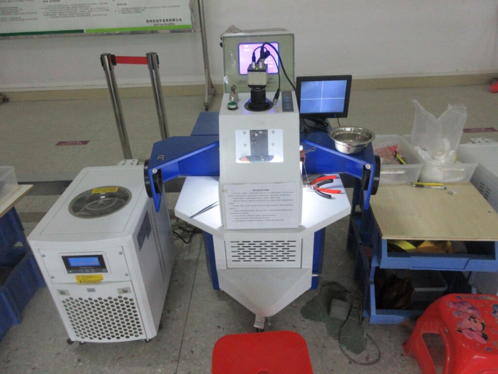 Jewelry fine welder machine