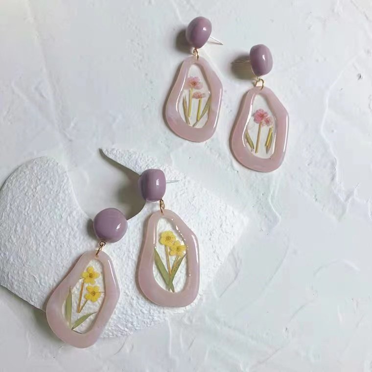 Drop glue flower earrings image