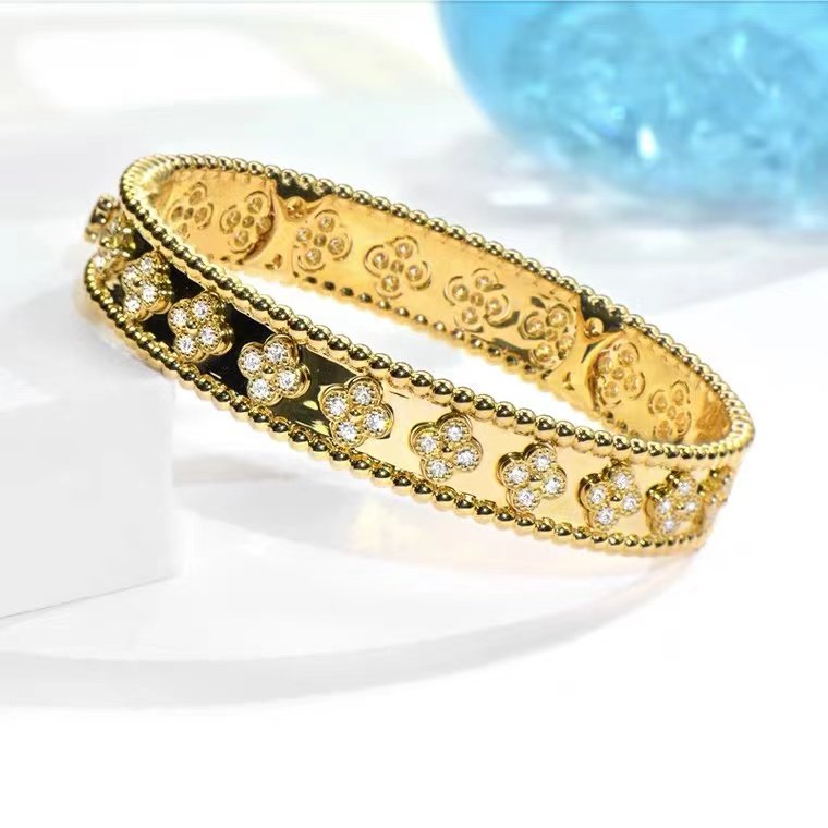 18K gold four-leaf clover diamond bracelet pic