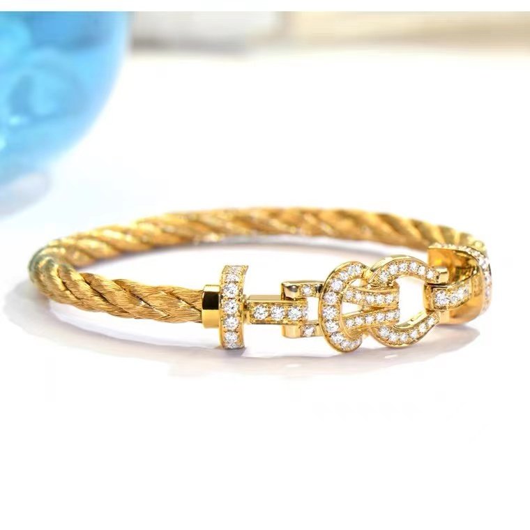 18K gold horseshoe buckle diamond bracelet pic