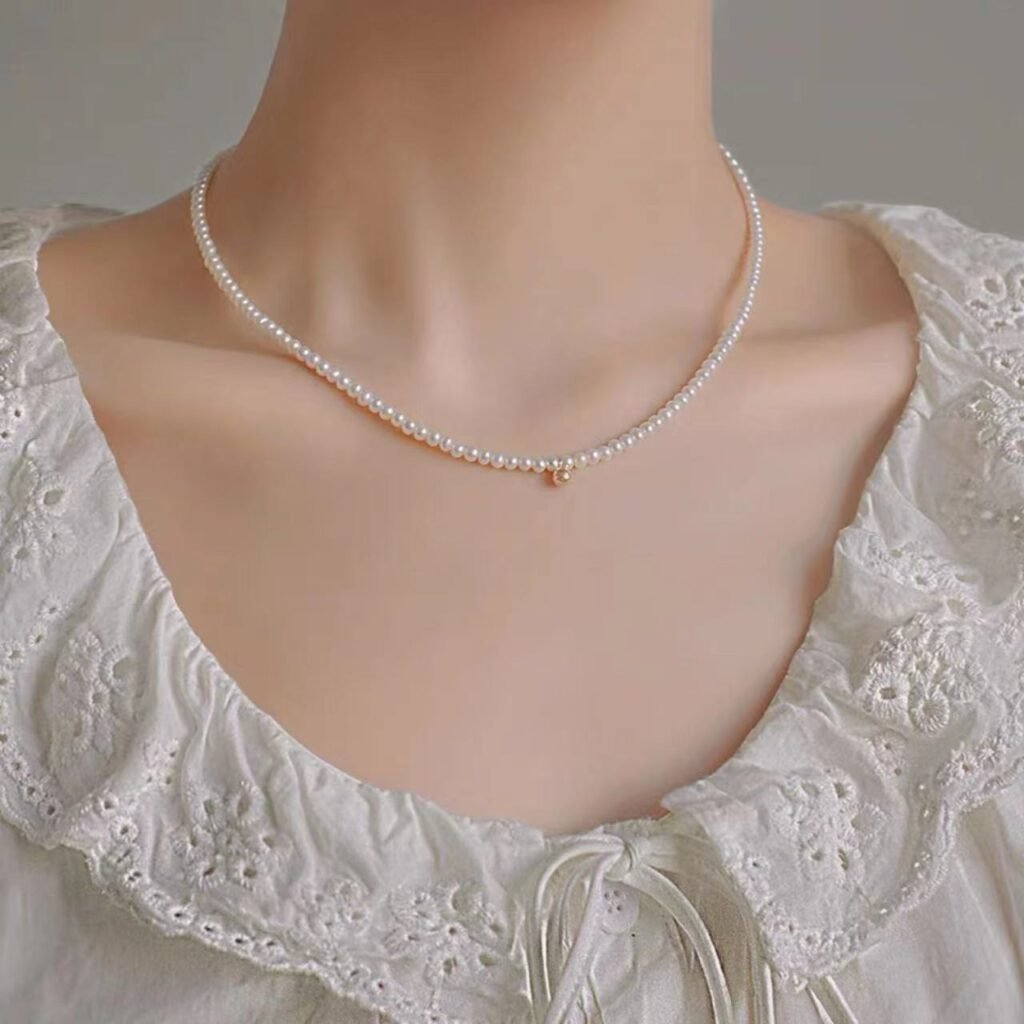Mini pearl necklace pic