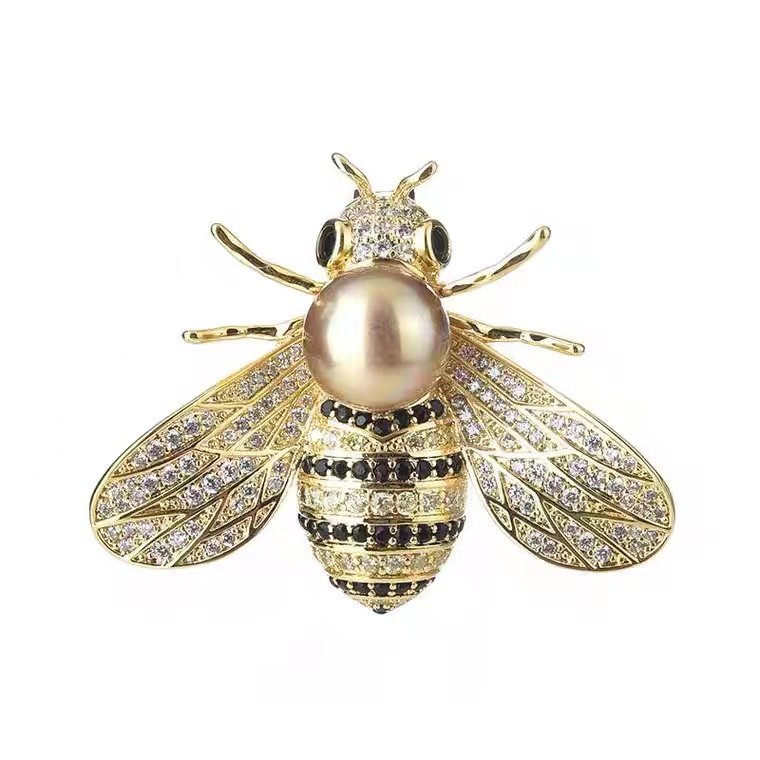 The bee brooch pic