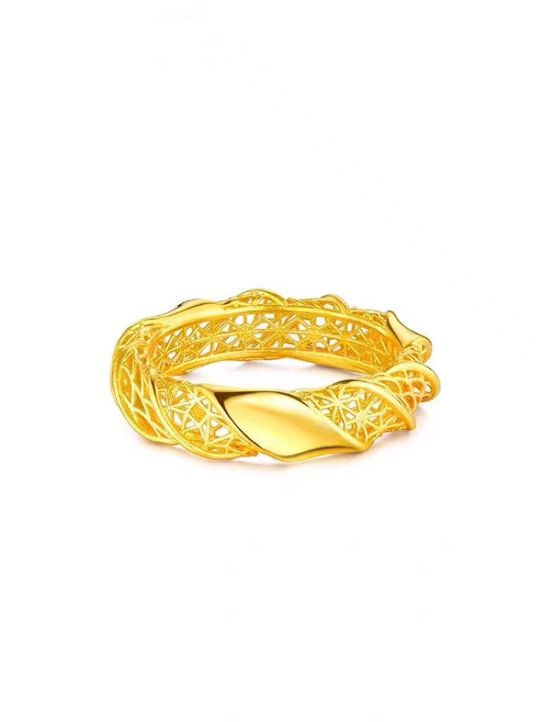 Filigree process of gold ring pic