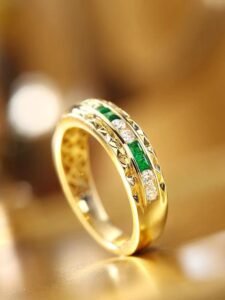 18K emerald ring in gold pic
