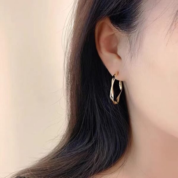 18k gold plain hoop twist earrings