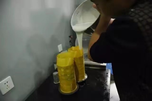 pour into the mix gypsum power
