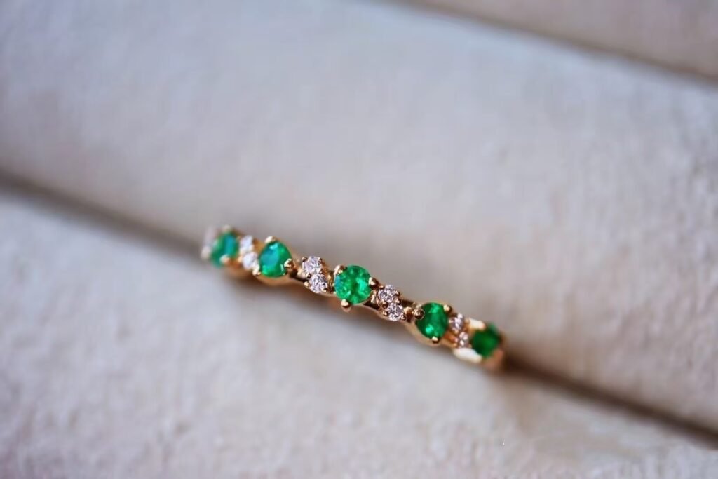 emeralb ring image